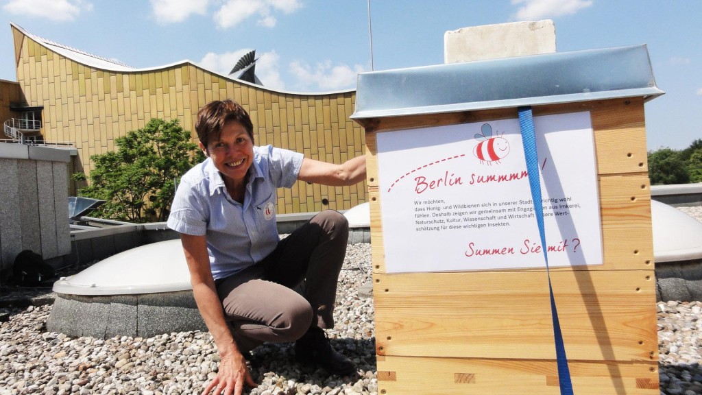 corinna_hoelzer_musikinstrumentenmuseum-imkerin