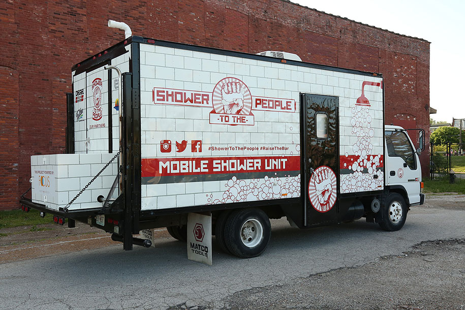mobile-shower-to-the-people-homeless-16